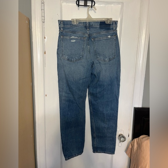 NWOT ABERCROMBIE & FITCH High Rise Mom Jean in Medium Wash Size 28/6R - Picture 10 of 11